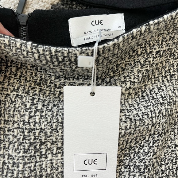 Cue Mini Skirt - Picture 3 of 5